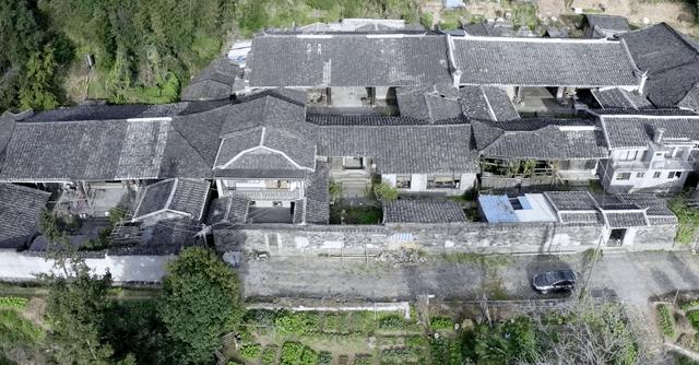 8个好友在福建抱团村居：几乎不花钱，尝试在山里养育下一代|文文|何谐|群生